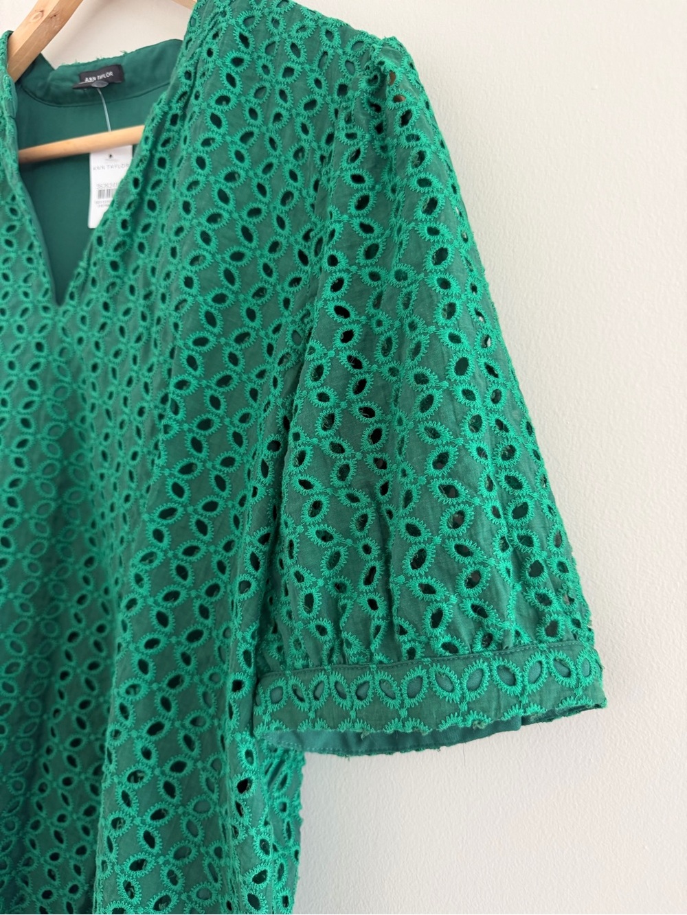 NWT Ann Taylor Womens L Green Eyelet Puff Sleeve Blouse Top Feminine Office Chic - Picture 6 of 9